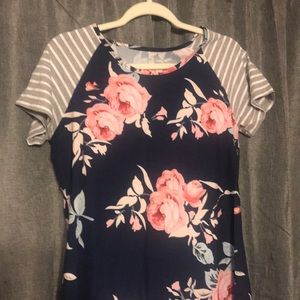 Floral dress sz med but fits like a small.